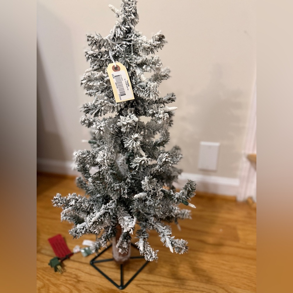 Frontgate Pre-Lit Flocked Alpine Tree - NWT - Picture 12 of 16